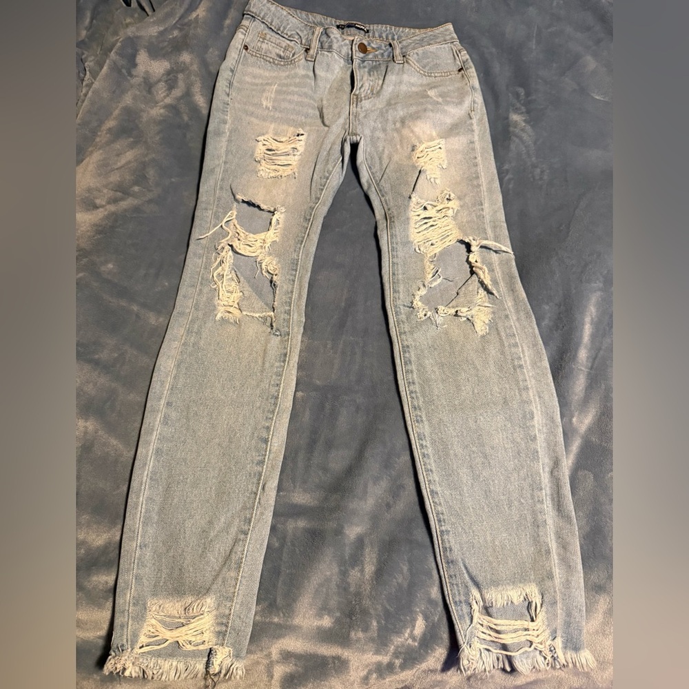 👖FASHION NOVA DISTRESSED JEANS👖 - Picture 4 of 7